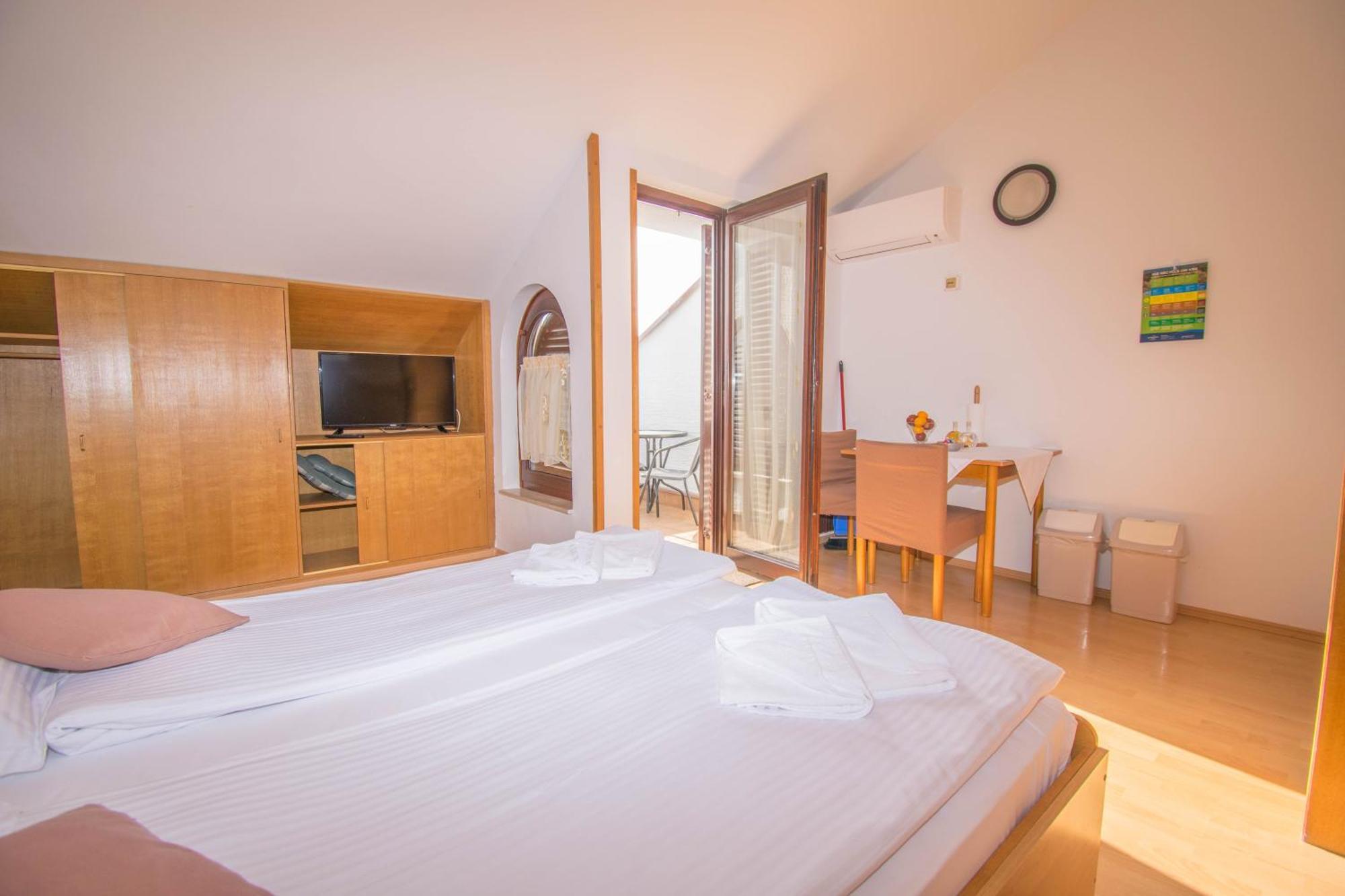 Apartments Punta & Vista In Krk 克尔克 外观 照片